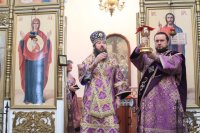 26-В Неделю Крестопоклонную Великого поста епископ Амфилохий совершил Божественную Литургию в Свято-Зиновьевском храме города Усть-Каменогорска