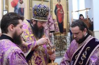 28-В Неделю Крестопоклонную Великого поста епископ Амфилохий совершил Божественную Литургию в Свято-Зиновьевском храме города Усть-Каменогорска