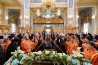 12-Мироточивый образ Богородицы «Умягчение злых сердец» принесен в Алма-Ату. Молебном перед святыней началось празднование 145-летия Туркестанской епархии в Южной столице страны