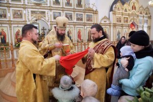 В Усть-Каменогорске молитвенно почтили память святителя Николая Чудотворца, архиепископа Мир Ликийских