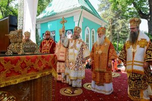Епископ Амфилохий сослужил Главе Казахстанского Митрополичьего округа за Божественной Литургией  в Никольском соборе Алма-Аты, отмечающем престольный праздник