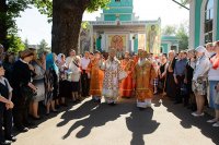 4-Епископ Амфилохий сослужил Главе Казахстанского Митрополичьего округа за Божественной Литургией  в Никольском соборе Алма-Аты, отмечающем престольный праздник