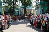 7-Епископ Амфилохий сослужил Главе Казахстанского Митрополичьего округа за Божественной Литургией  в Никольском соборе Алма-Аты, отмечающем престольный праздник