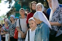 8-Епископ Амфилохий сослужил Главе Казахстанского Митрополичьего округа за Божественной Литургией  в Никольском соборе Алма-Аты, отмечающем престольный праздник