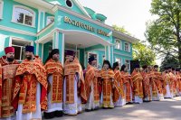 9-Епископ Амфилохий сослужил Главе Казахстанского Митрополичьего округа за Божественной Литургией  в Никольском соборе Алма-Аты, отмечающем престольный праздник
