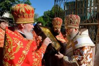 10-Епископ Амфилохий сослужил Главе Казахстанского Митрополичьего округа за Божественной Литургией  в Никольском соборе Алма-Аты, отмечающем престольный праздник