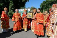 12-Епископ Амфилохий сослужил Главе Казахстанского Митрополичьего округа за Божественной Литургией  в Никольском соборе Алма-Аты, отмечающем престольный праздник