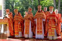23-Епископ Амфилохий сослужил Главе Казахстанского Митрополичьего округа за Божественной Литургией  в Никольском соборе Алма-Аты, отмечающем престольный праздник