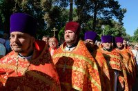 26-Епископ Амфилохий сослужил Главе Казахстанского Митрополичьего округа за Божественной Литургией  в Никольском соборе Алма-Аты, отмечающем престольный праздник