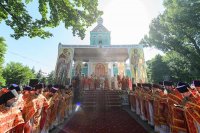 28-Епископ Амфилохий сослужил Главе Казахстанского Митрополичьего округа за Божественной Литургией  в Никольском соборе Алма-Аты, отмечающем престольный праздник