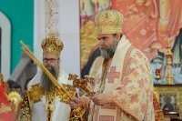 32-Епископ Амфилохий сослужил Главе Казахстанского Митрополичьего округа за Божественной Литургией  в Никольском соборе Алма-Аты, отмечающем престольный праздник