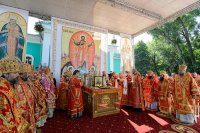 36-Епископ Амфилохий сослужил Главе Казахстанского Митрополичьего округа за Божественной Литургией  в Никольском соборе Алма-Аты, отмечающем престольный праздник