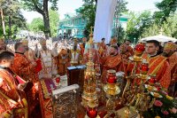 39-Епископ Амфилохий сослужил Главе Казахстанского Митрополичьего округа за Божественной Литургией  в Никольском соборе Алма-Аты, отмечающем престольный праздник