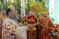 41-Епископ Амфилохий сослужил Главе Казахстанского Митрополичьего округа за Божественной Литургией  в Никольском соборе Алма-Аты, отмечающем престольный праздник