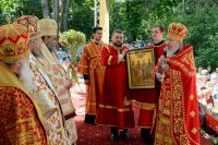 52-Епископ Амфилохий сослужил Главе Казахстанского Митрополичьего округа за Божественной Литургией  в Никольском соборе Алма-Аты, отмечающем престольный праздник