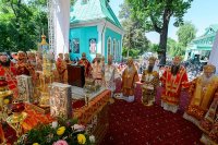 54-Епископ Амфилохий сослужил Главе Казахстанского Митрополичьего округа за Божественной Литургией  в Никольском соборе Алма-Аты, отмечающем престольный праздник