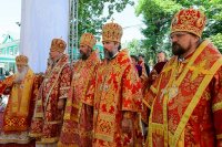 55-Епископ Амфилохий сослужил Главе Казахстанского Митрополичьего округа за Божественной Литургией  в Никольском соборе Алма-Аты, отмечающем престольный праздник
