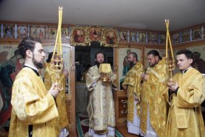 Архиерейская Божественная Литургия в Свято-Серафимовском храме поселка Белоусовка