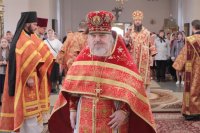 2-В день Радоницы епископ Амфилохий возглавил богослужение в Андреевском кафедральном соборе