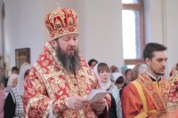 21-В день Радоницы епископ Амфилохий возглавил богослужение в Андреевском кафедральном соборе