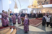 17-В Неделю 4-ю Великого поста епископ Амфилохий совершил Божественную Литургию в главном храме Восточного Казахстана