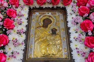 Управляющий Усть-Каменогорской и Семипалатинской епархией в празднование в честь Иверской иконы Божией Матери сослужил митрополиту Александру в Иверско-Серафимовском монастыре Алма-Аты
