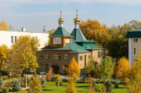 7-Управляющий Усть-Каменогорской и Семипалатинской епархией в празднование в честь Иверской иконы Божией Матери сослужил митрополиту Александру в Иверско-Серафимовском монастыре Алма-Аты