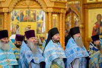 14-Управляющий Усть-Каменогорской и Семипалатинской епархией в празднование в честь Иверской иконы Божией Матери сослужил митрополиту Александру в Иверско-Серафимовском монастыре Алма-Аты