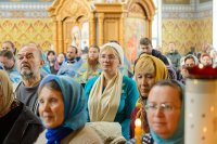 42-Управляющий Усть-Каменогорской и Семипалатинской епархией в празднование в честь Иверской иконы Божией Матери сослужил митрополиту Александру в Иверско-Серафимовском монастыре Алма-Аты