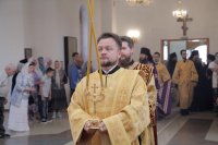 4-В воскресный день епископ Амфилохий совершил Божественную Литургию в главном храме Рудного Алтая