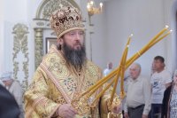 15-В воскресный день епископ Амфилохий совершил Божественную Литургию в главном храме Рудного Алтая