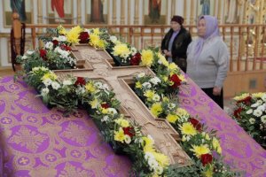 «Величаем Тя, Живодавче Христе, и чтим Крест Твой святый»