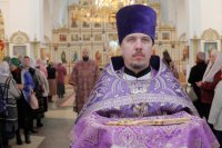 1-«Величаем Тя, Живодавче Христе, и чтим Крест Твой святый»
