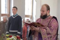 19-«Величаем Тя, Живодавче Христе, и чтим Крест Твой святый»