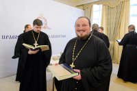 16-	 В Алма-Ате прошла презентация сборника трудов митрополита Александра и открылась фотовыставка, рассказывающая о Православии в Казахстане и Средней Азии