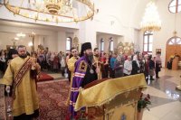 5-В Неделю о блудном сыне епископ Амфилохий совершил Божественную Литургию в кафедральном соборе