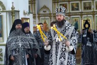 10-Епископ Амфилохий совершил последнюю в году Литургию Преждеосвященных Даров