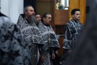 16-Епископ Амфилохий совершил последнюю в году Литургию Преждеосвященных Даров