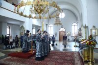17-Епископ Амфилохий совершил последнюю в году Литургию Преждеосвященных Даров