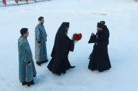 1-В день праздника Введения во храм Пресвятой Богородицы епископ Амфилохий совершил Божественную Литургию в кафедральном соборе