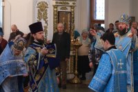 10-В день праздника Введения во храм Пресвятой Богородицы епископ Амфилохий совершил Божественную Литургию в кафедральном соборе