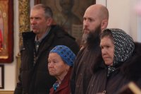 12-В день праздника Введения во храм Пресвятой Богородицы епископ Амфилохий совершил Божественную Литургию в кафедральном соборе