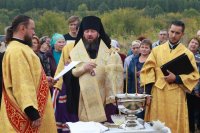 3-Епископ Амфилохий освятил место для строительства нового храма в городе Зыряновске