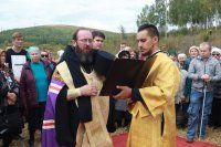 12-Епископ Амфилохий освятил место для строительства нового храма в городе Зыряновске