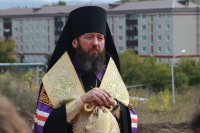 22-Епископ Амфилохий освятил место для строительства нового храма в городе Зыряновске