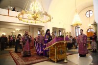 7-Божественная Литургия в Неделю крестопоклонную Великого поста в Свято-Андреевском кафедральном соборе