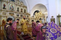 37-Божественная Литургия в Неделю крестопоклонную Великого поста в Свято-Андреевском кафедральном соборе