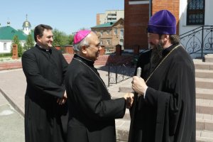 Дипломатический представитель Ватикана посетил Свято-Троицкий мужской монастырь