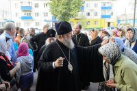 4-Епископ Амфилохий прибыл в Михайло-Архангельский собор г.Уральска, куда был принесён ковчег с частью пояса Пресвятой Богородицы 