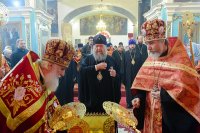 5-Епископ Амфилохий прибыл в Михайло-Архангельский собор г.Уральска, куда был принесён ковчег с частью пояса Пресвятой Богородицы 
